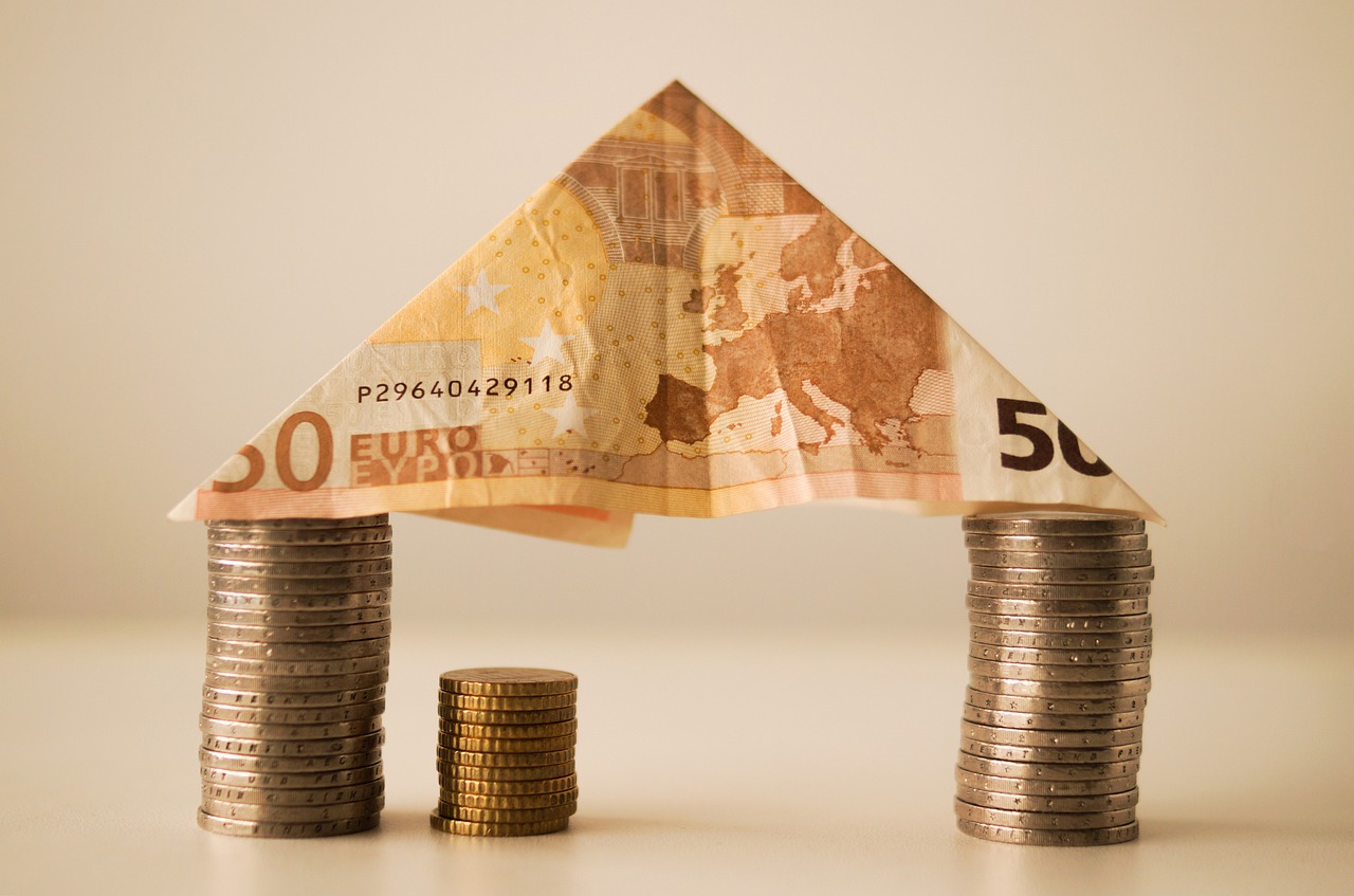 Bild: Geld sparen bei Immobilien