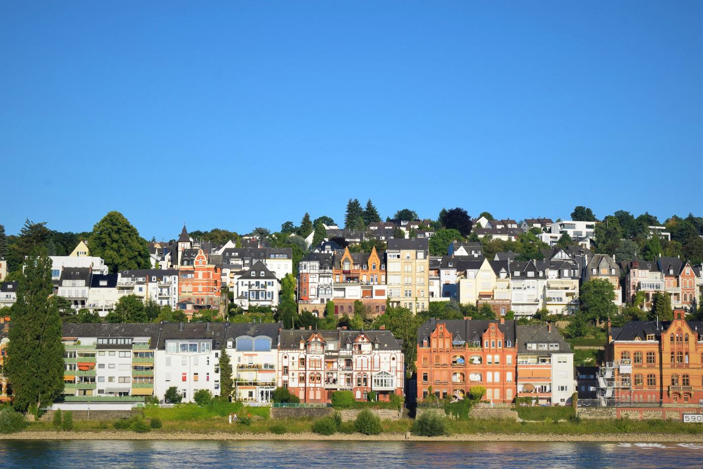 Bild: Koblenz, sonniger Nachmittagsblick auf die Immobilien