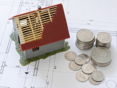 Bild: Hausbau - steigende Kosten sind nur ein Grund, warum geplante Bauvorhaben aufgeschoben werden.