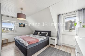 Provisionsfrei - Großes Einfamilienhaus mit Einliegerwohnung, Keller, Garage und großem Grundstück – Wolfsburg – Vorschaubild 11
