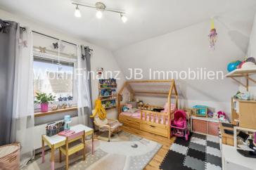 Provisionsfrei - Großes Einfamilienhaus mit Einliegerwohnung, Keller, Garage und großem Grundstück – Wolfsburg – Vorschaubild 9