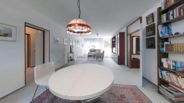 Preisattraktive Wohnung mit großem Südwest-Balkon, Garage und Gartennutzung – Köln – Vorschaubild 2