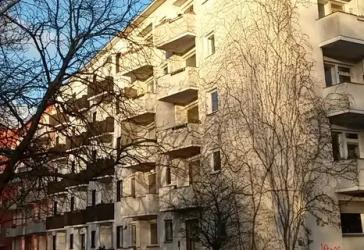 Bezugsfreie-helle 2-Zimmer-Wohnung mit Balkon zur Sonnenseite, direkt am Park gelegen
