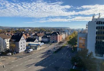 HN-CITY: KLASSE 3 ZI.-WOHNUNG MIT AUSSICHT IN GEPFL. MEHRFAMILIENHAUS