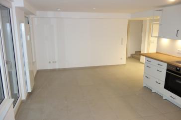 EXKLUSIV IN GRAFENBERG SOUTERRAIN GARTEN-TERRASSENWOHNUNG SEHR RUHIG RENOVIERT MODERNES DUSCHBAD – Düsseldorf – Vorschaubild 3