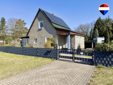 Modernisiertes Einfamilienhaus mit Photovoltaikanlage und Treppenlift in Oranienburg-Sachsenhausen