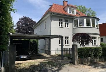 DACHGESCHOSS - MAISSONETTE IN ZWEIFAMILIENHAUS MIT GARTENANTEIL