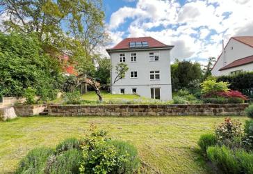 RUHIGE 5-RAUM WOHNUNG IN ZWEIFAMILIENHAUS MIT GARTENANTEIL