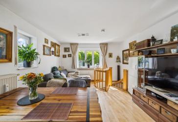 EG-Wohnung mit 134 m² großem Süd-Westgarten und direkt zugänglichem beheiztem Hobbyraum (21 m²)