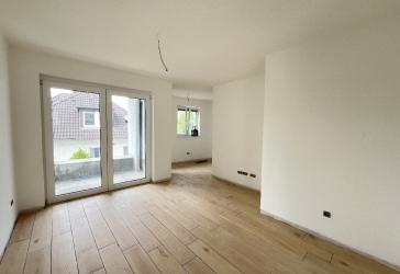 Charmante 2-Zimmer-Wohnung mit offenem Wohnbereich und Einbauküche im 1. OG