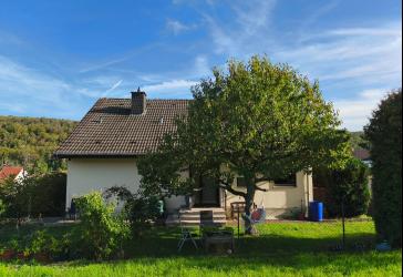 Einfamilienhaus mit Einliegerwohnung und Naturblick / provisionsfrei