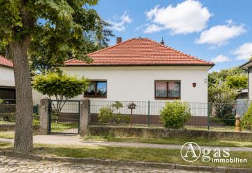 Ruhige Lage in Schöneiche: Gemütlicher 3,5-Zimmer-Bungalow mit Veranda und großem Grundstück