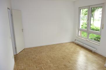 EXKLUSIV IN BILK NÄHE UNI HELL + RUHIG ERDGESCHOSS MIT TERRASSE 2 BÄDER KOMPLETT PARKETT TG-STELLPL. – Düsseldorf – Vorschaubild 5