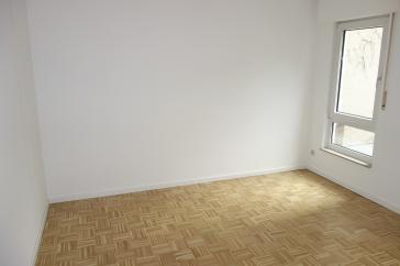EXKLUSIV IN BILK NÄHE UNI HELL + RUHIG ERDGESCHOSS MIT TERRASSE 2 BÄDER KOMPLETT PARKETT TG-STELLPL. – Düsseldorf – Vorschaubild 7