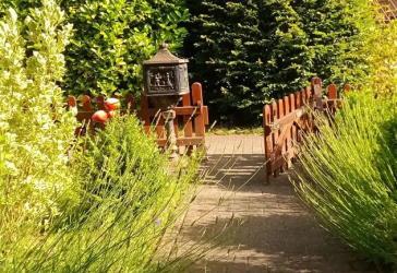 Zierliches Wohlfühlhaus mit kleinem Garten und 2 Stellplätzen