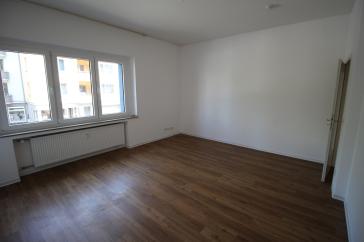 RENOVIERTE KOMFORTWHG. SANIERTES DUSCHBAD BALKON GARAGE MÖGL. 1.OG MODERNE BÖDEN OBERBILK/ELLERSTR. – Düsseldorf – Vorschaubild 3
