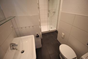 RENOVIERTE KOMFORTWHG. SANIERTES DUSCHBAD BALKON GARAGE MÖGL. 1.OG MODERNE BÖDEN OBERBILK/ELLERSTR. – Düsseldorf – Vorschaubild 6