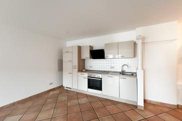 Moderne, bezugsbereite 1Raumwohnung mit Einbauküche & Stellplatz – Vorschaubild 4