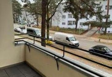 Bezugsfreie 3-Zimmer-Wohnung mit Echtholzparkett, Fußbodenheizung, Regendusche + Balkon in Berlin-Zehlendorf