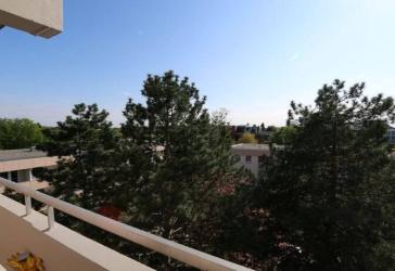 Neu renovierte 3-Zi.-Wohnung mit Balkon und Einbauküche (bitte per Email anfragen)