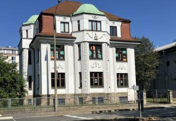 Schöne kleine Bürofläche in stolzer Villa am Schwanenteich! Stellplätze am Objekt optional