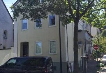 **4-Raum-Wohnung mit Einbauküche und Balkon im Neheimer Zentrum**