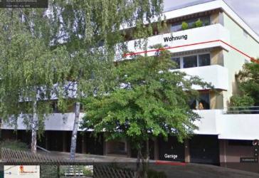 Großzügige und renovierte 2,5 Zi. Wohnung. Südbalkon, Garage, Einbauküche, Tageslichtbad