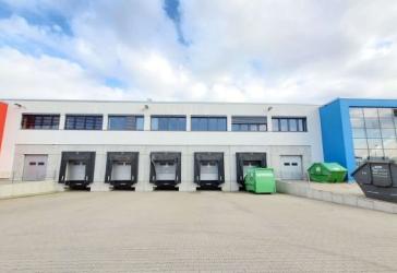 ++ ca. 4.200 m² Hallen- und Bürofläche (9 m UKB | Nachtbetrieb) direkt am Flughafen zu vermieten ++