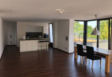 Hochwertige, zentrumsnahe, 4 Zi-Wohung mit Dachterrasse