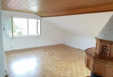Exklusive 2,5-Zimmer-DG-Wohnung mit Balkon und Einbauküche in Stuttgart