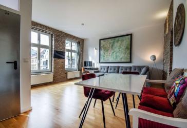 Wunderschönes Apartment in stylischem Altbau mit Balkon (möbliert)