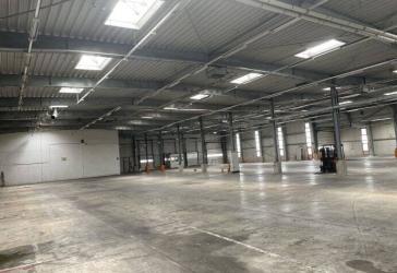 Rudat Immobiliengruppe: 2.965,00 m² Lager- und Versandhalle kurzfristig verfügbar! Ladebrücken und Rampe vorhanden.