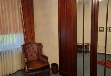 hochwertige möblierte 2-Zimmer-Wohnung NUR an berufstätige Einzelperson ab sofort zu vermieten