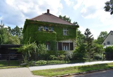 Großes Haus in Neuenhagen mit 2 Wohnungen