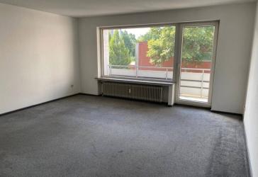 Schöne helle renovierte 2 Zi.-Wohnung, Südbalkon, gutes Mieterumfeld, nähe Mercedes
