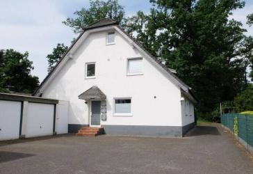 Köln-Wahnheide! Teilmöbliert! Sonnige 3-Zimmerwohnung im 3-Parteienhaus, Balkon, Fußbodenheizung und Einbauküche!