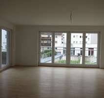 Helle, moderne Neubauwohnung mit großem Balkon, Citylage, direkte S_ Bahn- Nähe