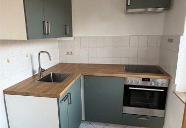 MODERNISIERTE 2-ZI WOHNUNG MIT NEUER EBK & PRAKTISCHEM ABSTELLRAUM