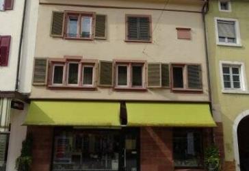 Mehrfamilienhaus in Schopfheimer Innenstadt mit Gewerbe. Hier Steuervorteile nutzen!