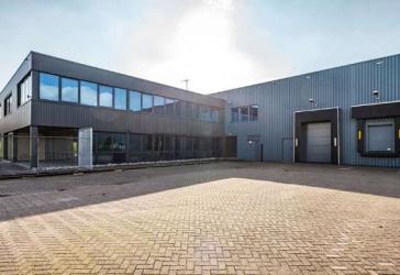 ++Ca. 2.000 m² Hallenfläche (Rampe+ebenerdig)/Freifläche/8m UKB zu vermieten/