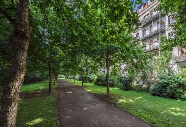Bezugsfrei: Penthouse mit Loggia und Dachterrasse, einzigartiger Blick über den Clara-Zetkin-Park