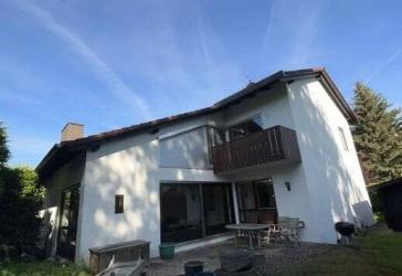 FÜRTH-OBERFÜRBERG * GEMARKUNG DAMBACH * SEHR GEPFLEGTE DOPPELHAUS-HÄLFTE ALS FAMILIEN-DOMIZIL * RUHIG & GRÜN NAHE KITA & STADTWALD * BEZUG KURZFRISTIG