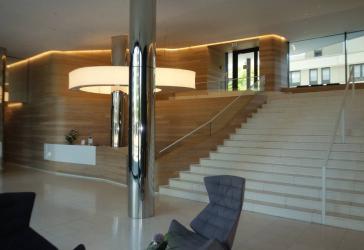 Große 4-Zimmer-Luxuswohnung im AXIS-Tower/Europaviertel