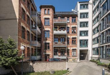 Großzügiges Wohnen mit Stil - 4-Zimmer-Altbauwohnung mit Südbalkon
