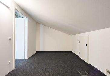 Renovierte Lagerfläche von 5 m² bis 40m² - Bereit für Ihre Güter, jetzt verfügbar!
