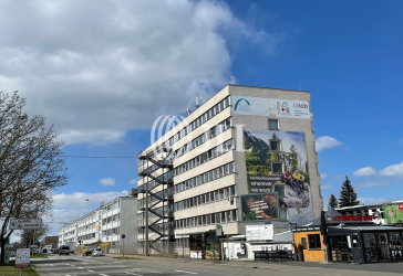 Lichtdurchflutete Büroetage im Kleeblattcenter mieten!