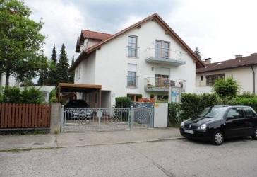 Helles Zimmer neu und modern möbliert in separater 3er Sout.-WG-Wohnung