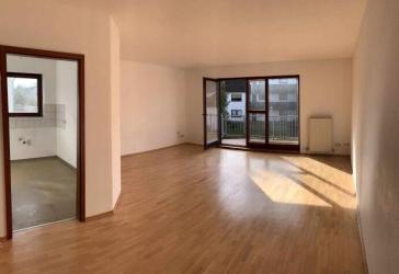 Schöne helle 3 ZKB , Balkon, eigene Garage plus Stellplatz, in guter und zentraler Lage, provisionsfrei
