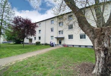 Ab sofort frei ! Renovierte 2,5- Zimmer Wohnung mit Balkon in Düsseldorf- Hassels ! Provisionsfrei!