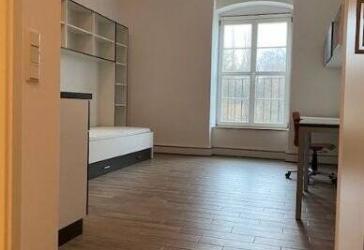 Großes, helles und modernes Appartement möbliert mit extra großen Abstellraum!